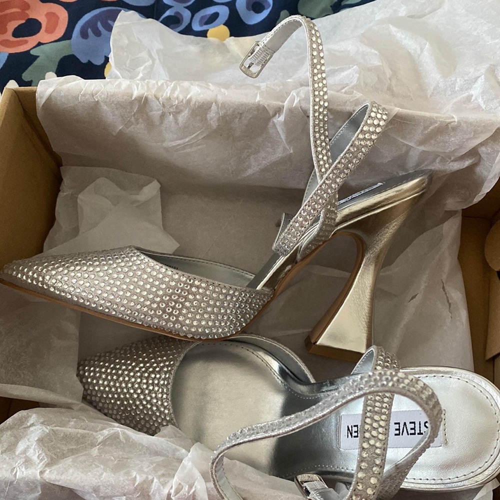 BRAND NEW Steve Madden silver heels with rhinestones